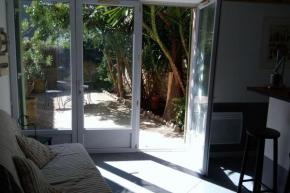 STUDIO of 24m with small patio